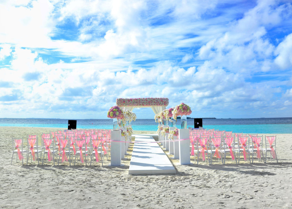 Beautiful beach wedding can be agreat affordable wedding option.